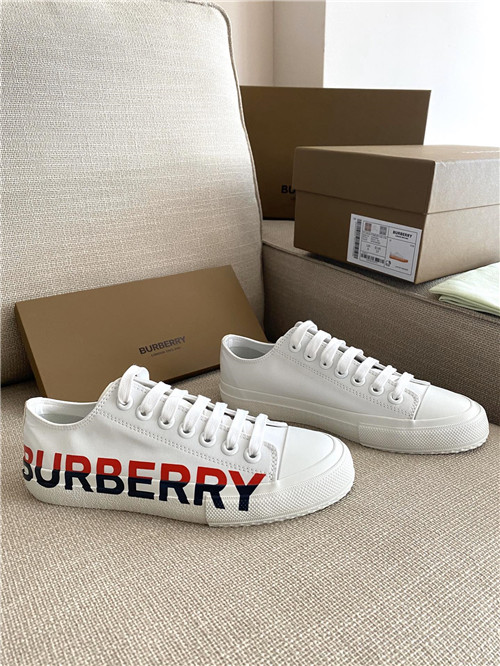 burberry logo print sneakers