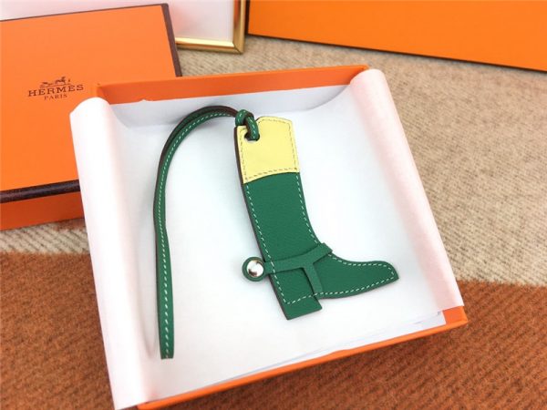 boots pendant  hermes